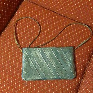 Elegant Gold Vintage Clutch With Strap